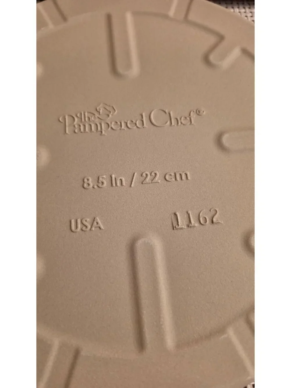 NEW! PAMPERED CHEF PERSONAL SIZE ROUND BAKING STONE MADE IN USA! 1387 1162